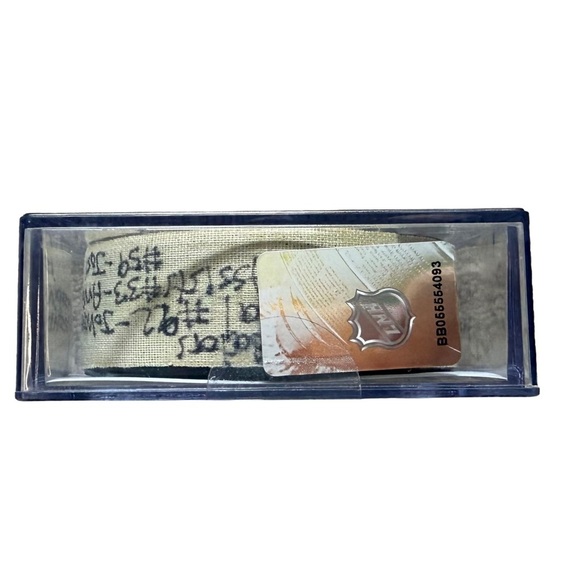 NWT NHL / WINNIPEG JETS / NASHVILLE PREDATORS RYAN JOHANSEN GOAL GAME USED PUCK - Picture 4 of 6